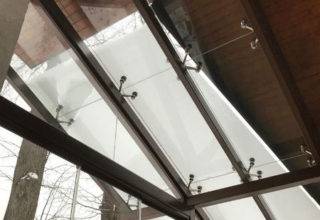 Изготовление и установка стеклянной крыши на спайдерах в частном доме